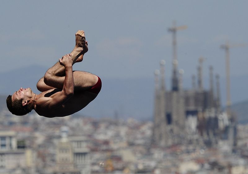 El ucranianoOleksandr Bonda ayer en la final de salto 10 metros plataforma celebrada en la Piscina Municipal de Montjuic de Barcelona.