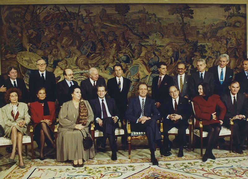 Lina Morgan junto a personalidades que participaron en "Los años vividos" de TVE