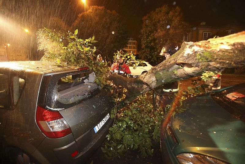 MÁS DE 300 INCIDENCIAS POR EL TEMPORAL EN GALICIA LA PASADA NOCHE