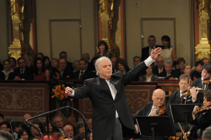En esta edición, el director invitado es el argentino israelí Daniel Barenboim, que ya ha ostentado esta responsabilidad en ocasiones anteriores.