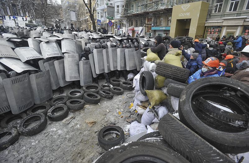 LA FISCALÍA DE UCRANIA CONFIRMA LOS DOS MUERTOS POR BALA EN EL CENTRO DE KIEV