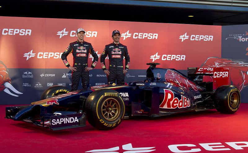 Kvyat y Vergne, ante el Toro Rosso STR9, en el que destaca la propulsión de motor V6 Turbo Renault