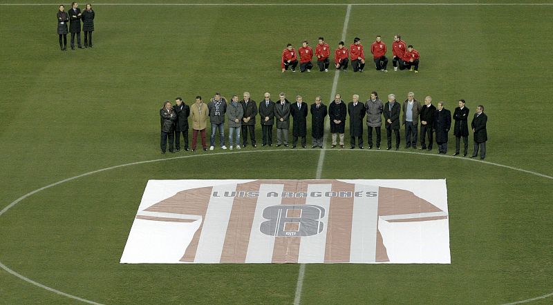 El grupo de veteranos, compuesto por Adelardo Rodríguez, Isacio Calleja, José Luis Capón, José Eulogio Gárate, Francisco Melo, Pepe Navarro, Abel Resino, Feliciano Rivilla, Miguel San Román, Roberto Rodríguez "Rodri", Armando Ufarte, Carlos Aguilera,