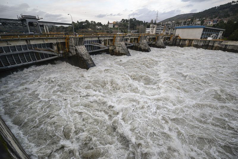 EL MAL TIEMPO MANTIENE EN ALERTA A NUMEROSAS LOCALIDADES DE OURENSE
