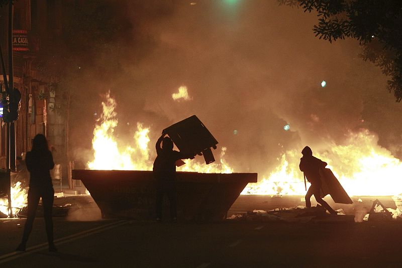 Nuevos incidentes violentos en Barcelona por el desalojoy demolición de Can Vies