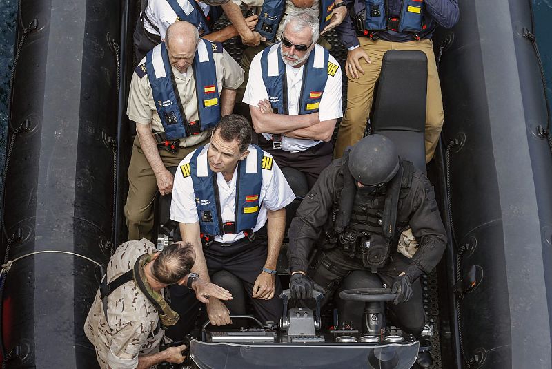 EL PRÍNCIPE ASISTE EN CARTAGENA A UN SIMULACRO DE RESCATE DE SUBMARINOS