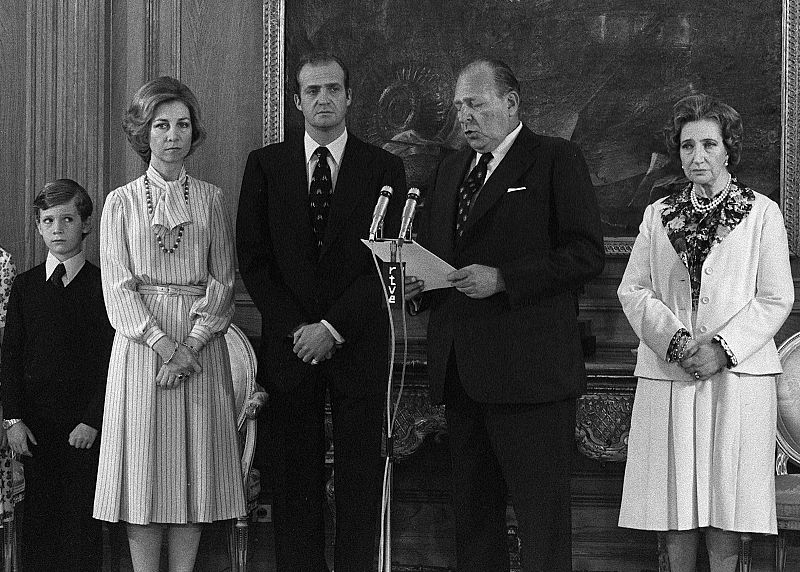 El Conde de Barcelona cede sus derechos dinásticos a favor de su hijo, Juan Carlos I
