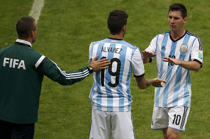 Leo Messi es sustituido por Ricardo Álvarez ante Irán