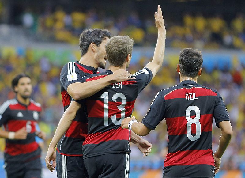 Los jugadores alemanes celebran uno de los goles.