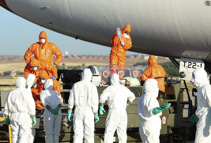 EL MISIONERO ESPAÑOL INFECTADO DE ÉBOLA LLEGA A MADRID