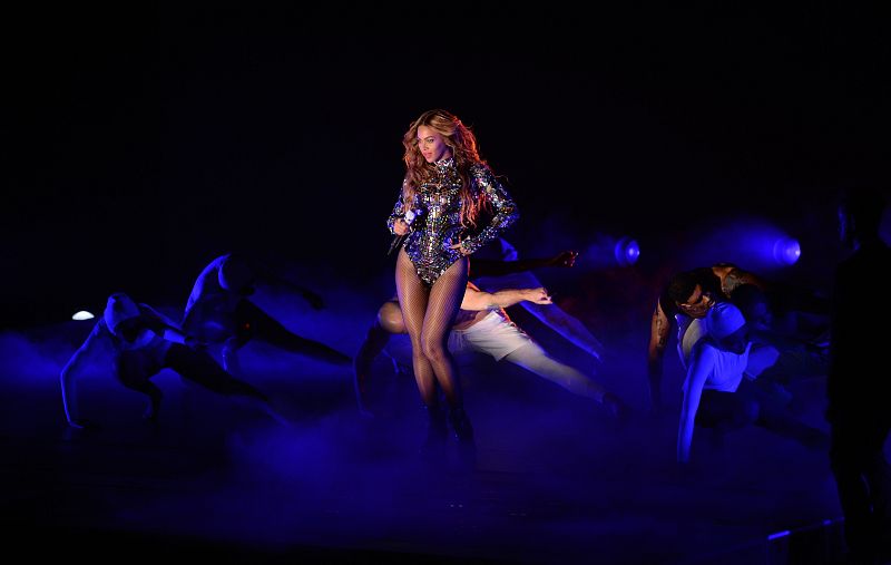 Beyoncé, que recibió el premio honorífico "Michael Jackson Video Vanguard", durante su actuación en la gala de los MTV Video Music Awards 2014