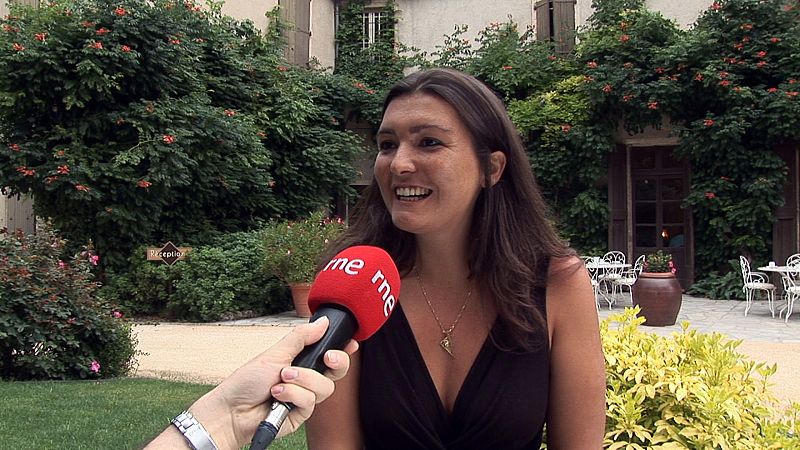 Sophie Bonaldi es la recepcionista del Château de Creisseles, un histórico establecimiento hotelero en las proximidades de Millau