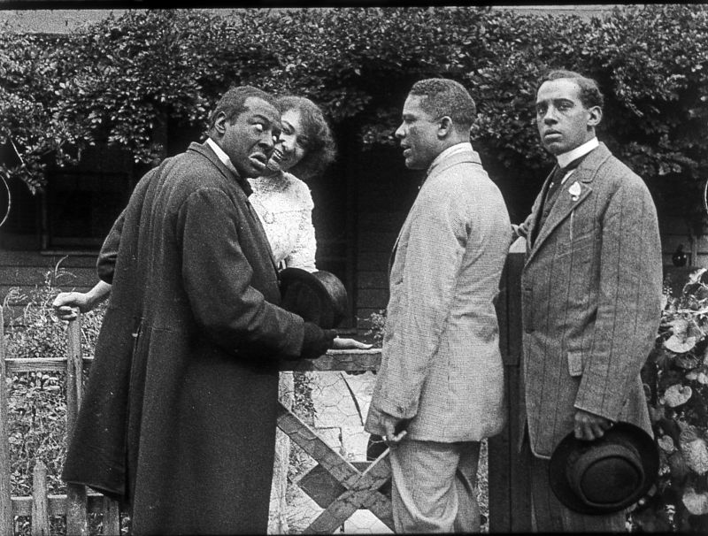 Bert Williams, Odessa WarrenGrey, un personaje sin identificar y Walker Thompson en un fotograma de "Bert Williams Lime Kiln Field Day Project"
