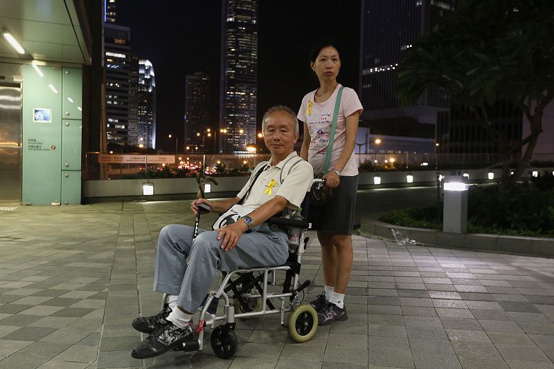 John Ma, profesor de 62 años, y su esposa May, de 50. "Apoyo a los estudiantes y les digo que aprovechen la oportunidad", dice Ma.