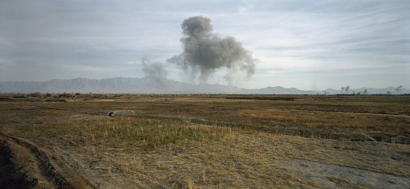 Luc Delahaye, Estados Unidos bombardeando posiciones talibanes, (2001)
