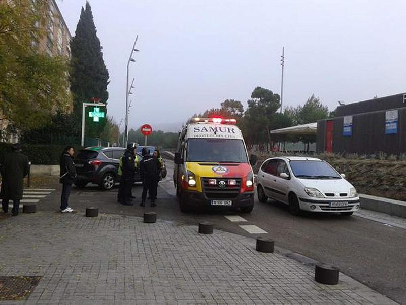 Agentes de Policía y el Samur acuden a Madrid Río por la reyerta entre aficiones