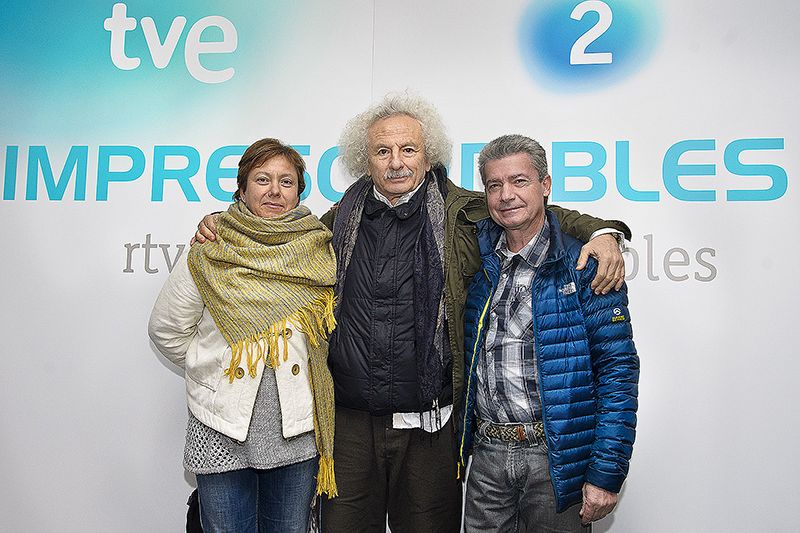 El Brujo, junto a los autores del documental, aLicia de la Cruz y Chema de la Torre