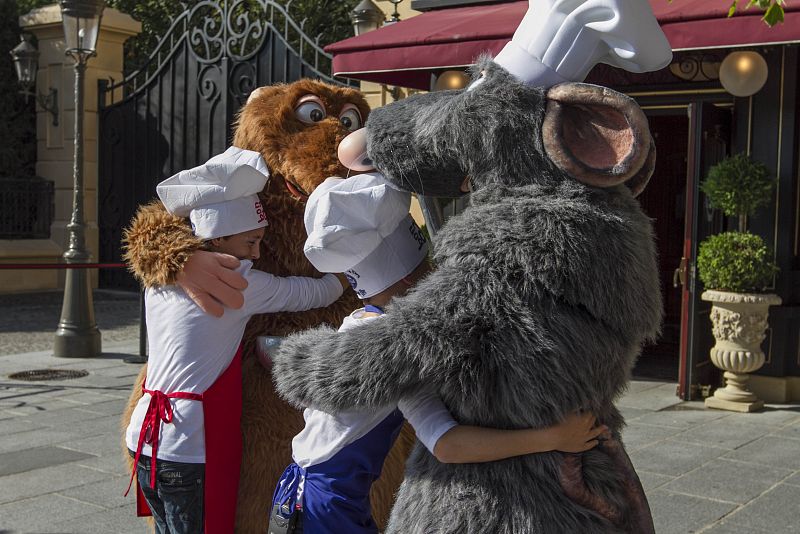 Los niños disfrutarán con las atracciones y personajes en Disney