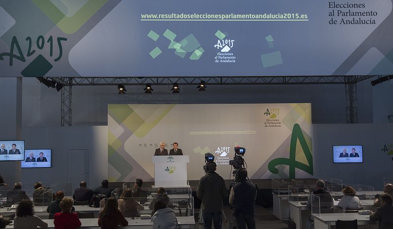 El Pabellón de la Navegación de Sevilla con el dispositivo previsto para las elecciones al Parlamento de Andalucía