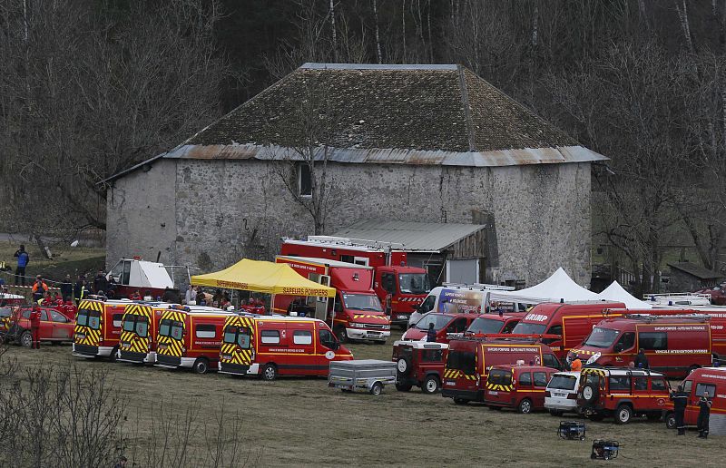 El dispositivo de rescate ha movilizado a 300 bomberos, 300 militares de la Gendarmería, diez helicópteros y un avión militar.