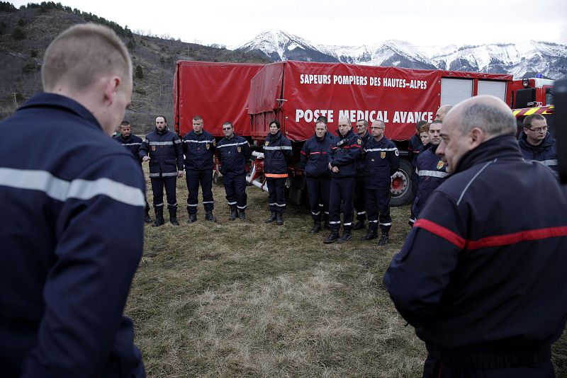 Los efectivos de bomberos y servicios de rescate se han concentrado a primera hora de la mañana del miércoles