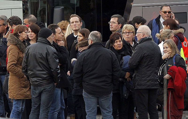 LAS FAMILIAS RECUERDAN A SUS FALLECIDOS JUNTO AL LUGAR DEL ACCIDENTE