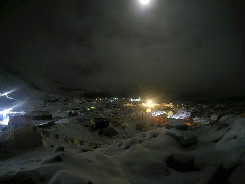 Efecto de la avalancha sobre el camapmento base a los pies del Everest.