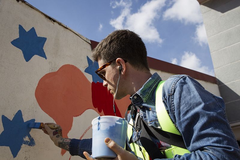 Detalle del proceso de creación de uno de los murales del proyecto de arte urbano MULAcity.