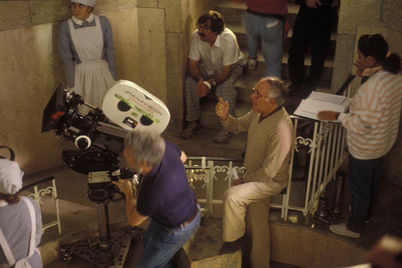 El cineasta Vicente Aranda en el rodaje de la serie "Los jinetes del Alba"