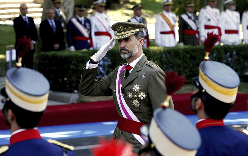 LOS REYES PRESIDEN EL ACTO CENTRAL DEL DÍA DE LAS FUERZAS ARMADAS