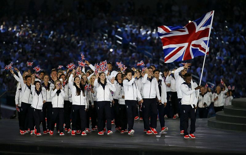 El equipo británico sale a escena en la ceremonia de apertura de Bakú 2015.