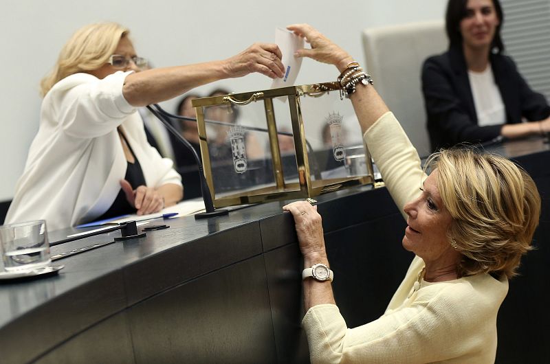 MANUELA CARMENA, PROCLAMADA ALCALDESA DE MADRID CON EL APOYO DEL PSOE