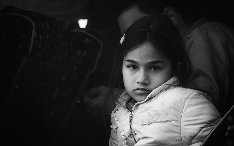 Niña recién llegada al puerto de Lampedusa.