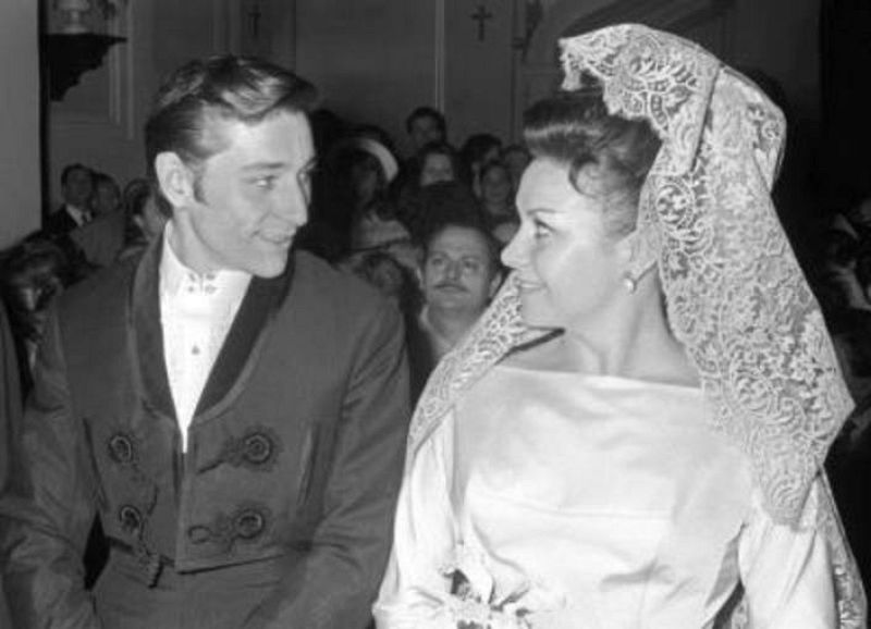 Imagen de la boda de la actriz con Antonio Gades (1964)