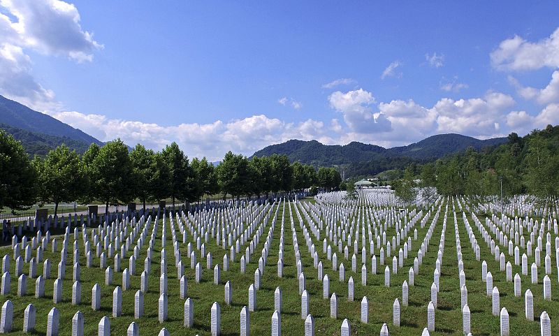 Centro para la preservación de la memoria de la masacre de Srebrenica. Alrrededor de 4.500 personas se encuentran enterradas en el cementerio de Potocari.