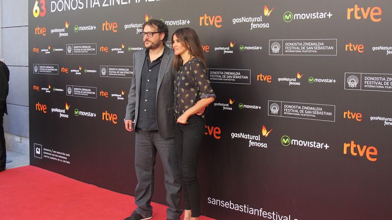 Dani de la Torre y Goya Toledo, director y actriz de "El desconocido", en la presentación del Feestival de San Sebastián