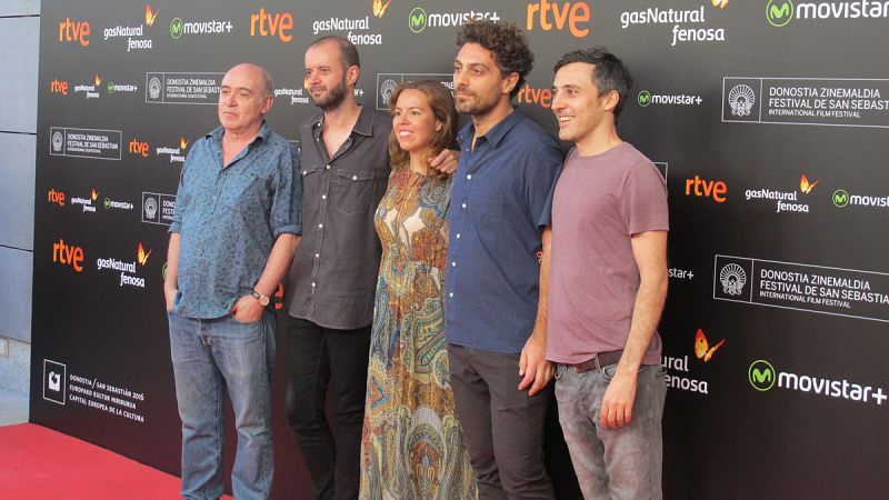 Reparto de "El apóstata", de Federico Veiroj, en la presentación del Festival de San Sebastián