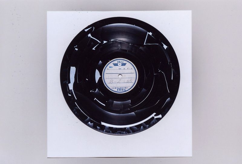 Uno de los discos originales que conserva la grabación de la alocución radiofónica de Hirohito con la rendición
