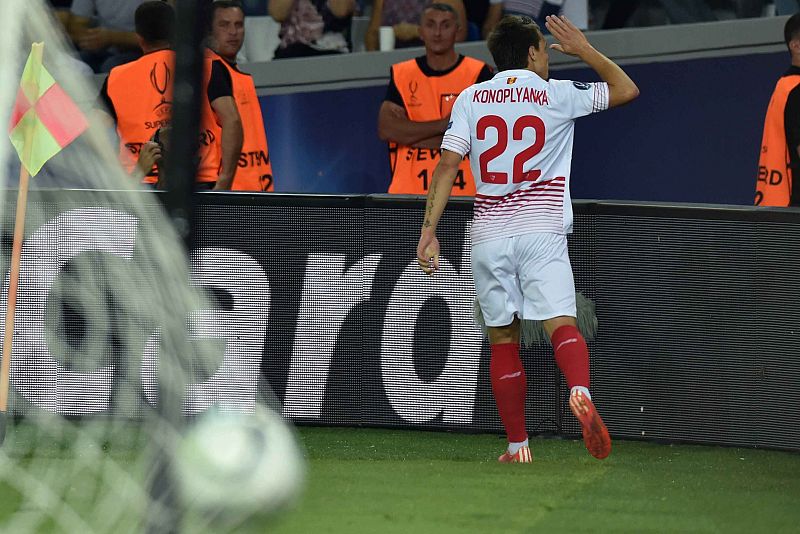 Konoplyanka se acerca a la grada tras anotar el 4-4