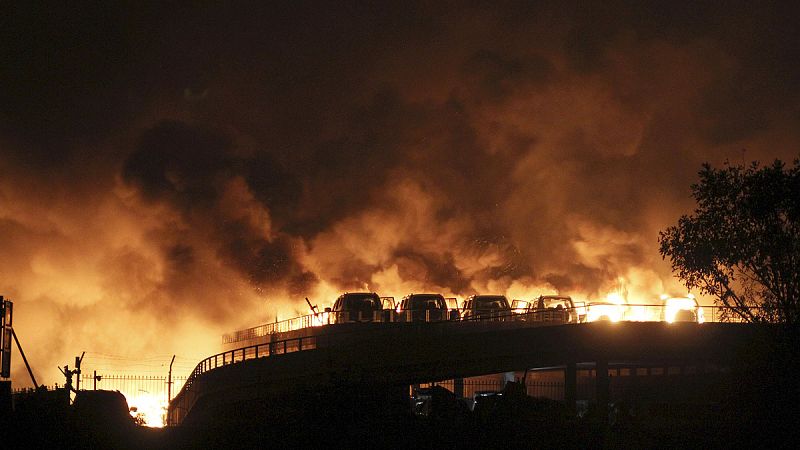 Los testigos hablan de dos tremendas explosiones que han iluminado el cielo de la ciudad portuaria