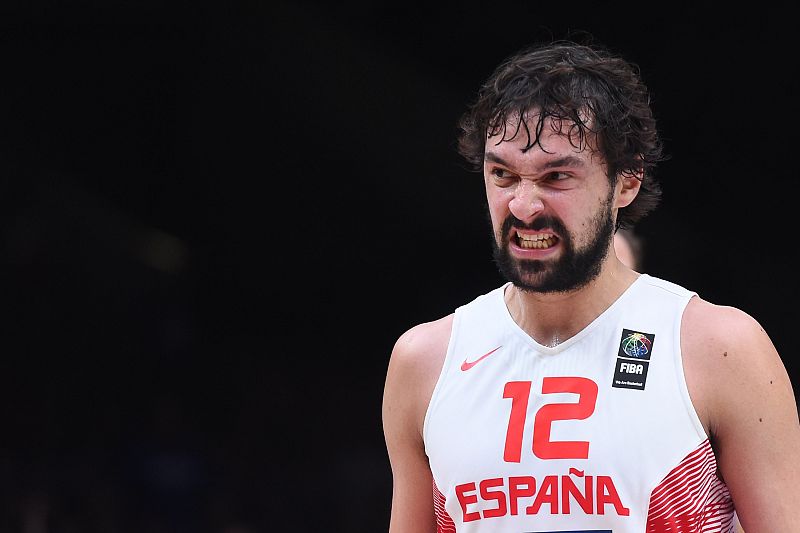 Sergio Llull gesticula lamentando una acción de España
