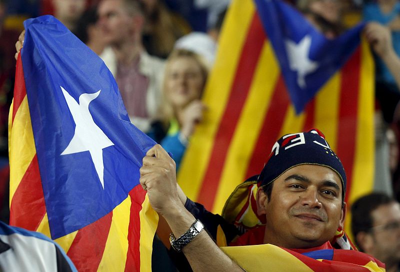 Miles de aficionados culés volvieron a llenar el Camp Nou con esteladas