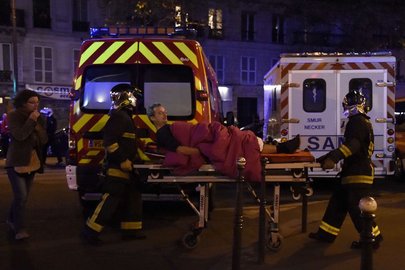 El presidente francés, François Hollande, ha ordenado el estado de urgencia y el cierre de fronteras
