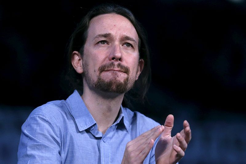 Pablo Iglesias rompe a llorar en el mitin de la Caja Mágica en Madrid