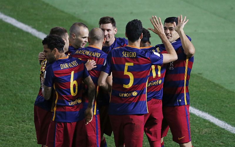 Los juagdores del Barça celebran uno de los tres goles del equipo.