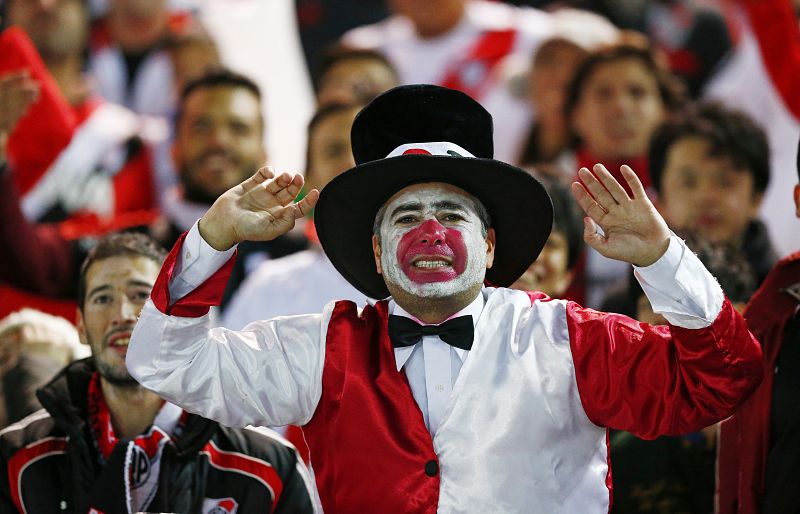 Un aficionado de River en Yokohama.