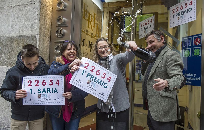 El primer premio de la lotería del Niño ha repartido suerte en muchas localidades