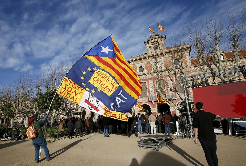 Expectación a las puertas del Parlament