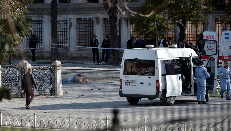 El Gobierno turco ha prohibido a los medios de comunicación distribuir vídeos o fotos relacionados con el atentado en Estambul.