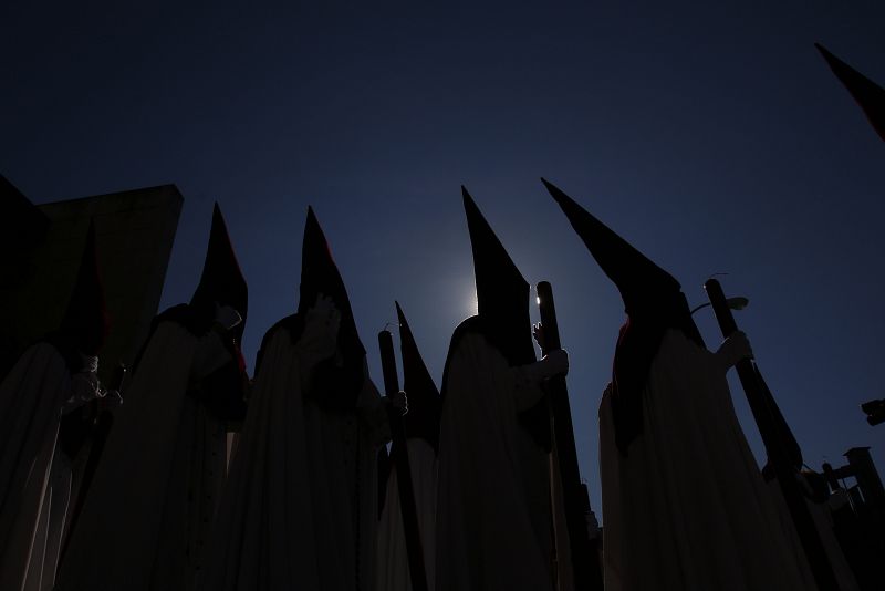 Nazarenos el Jueves Santo en Córdoba